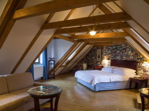 Orea Place Charles Bridge Aparthotel Prague