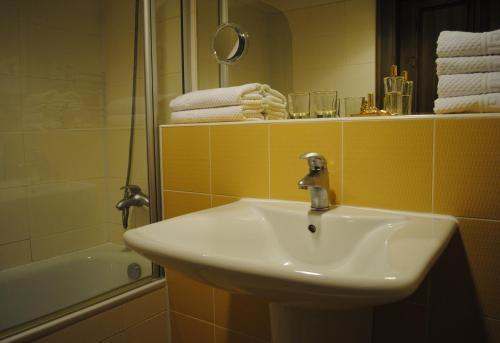 Orea Place Charles Bridge 4*
