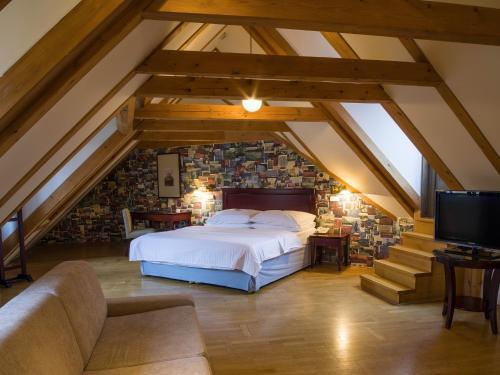 Orea Place Charles Bridge 4*